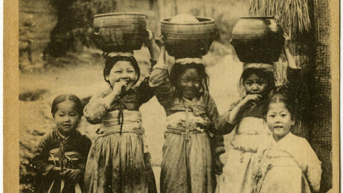 1910년대 일반 가정의 여자 아이들_조선풍속 썸네일
