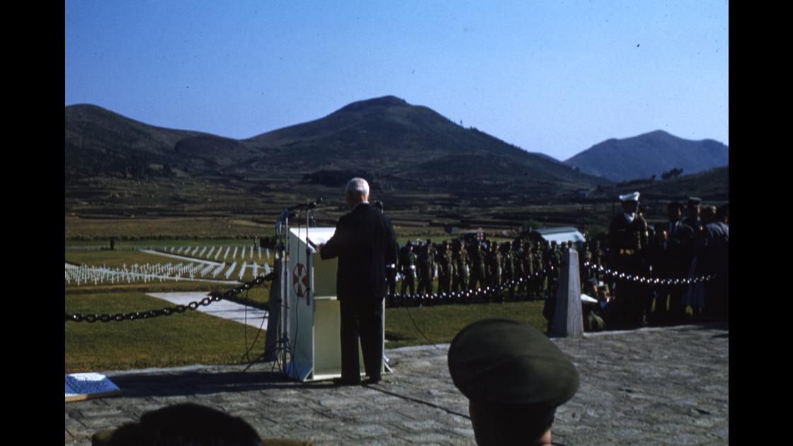 1954년 10월 24일 부산유엔묘지에서 유엔기념일 기념사를 하는 이승만 대통령_2 썸네일