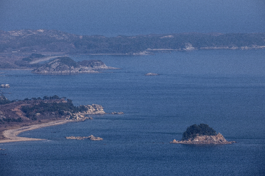 DMZ_북한이 보이는 바다 경계선 풍경 썸네일