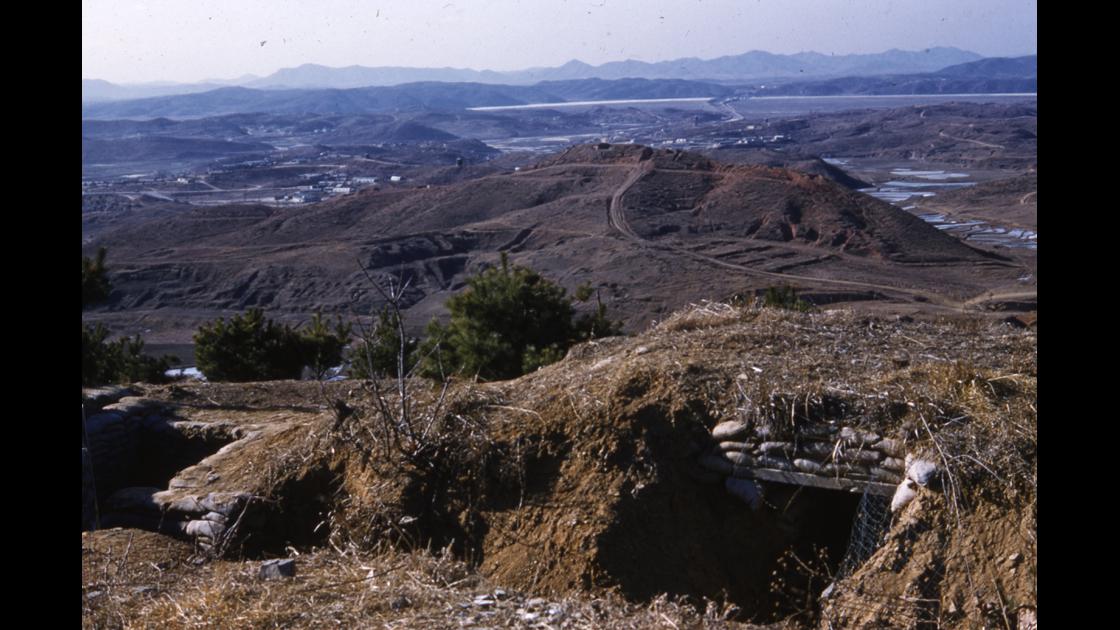 1961년 3월 주한 미8군 제1기갑사단 소속 부대 진지와 주변 방어지역 앞을 흐르는 임진강 썸네일