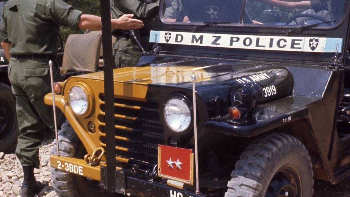 1970년대 초 미8군 소장의 DMZ 일선 미보병2사단 시찰_8 썸네일