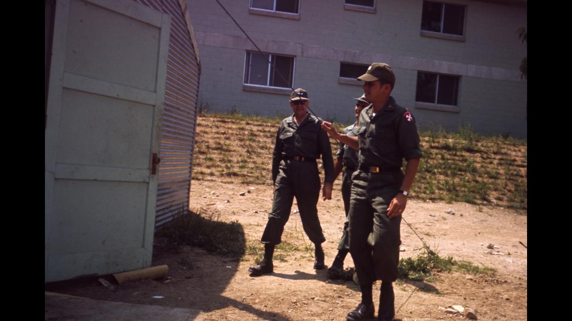1970년대 초 미8군 소장이 미보병2사단의 새로이 조성한 진료실 방문 썸네일