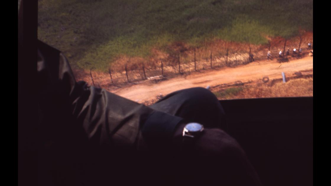 1970년대 초 미8군 소장이 헬기로 DMZ 일대 시찰_7 썸네일