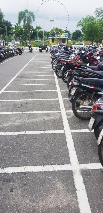 베트남 다낭 오토바이 주차장 썸네일
