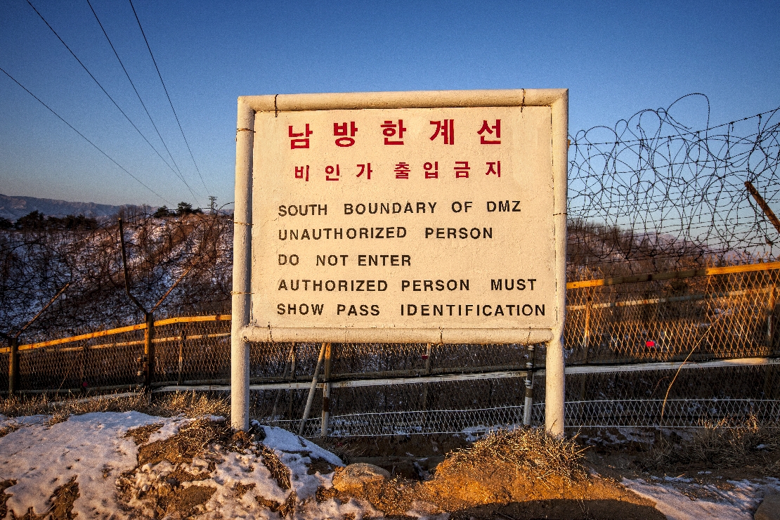 DMZ_남방한계선 경고판_001 썸네일