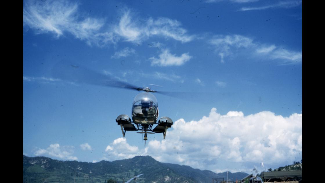 1952년 8월 강원도 김화읍 미육군 제25보병사단 제8209 야전외과병원 부상병 수송용 헬기 이륙_3 썸네일
