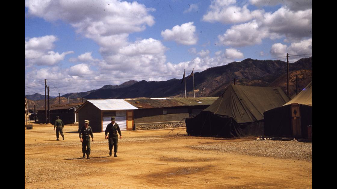 1953년 강원도 인제군 인근 미군 야전캠프와 군인들 썸네일
