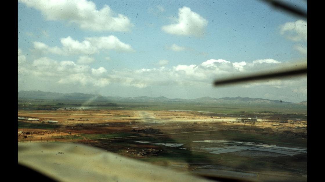 1954년 김포 K-14 비행장에 착륙 직전 비행기에서 내려다 본 김퍼 일대 썸네일
