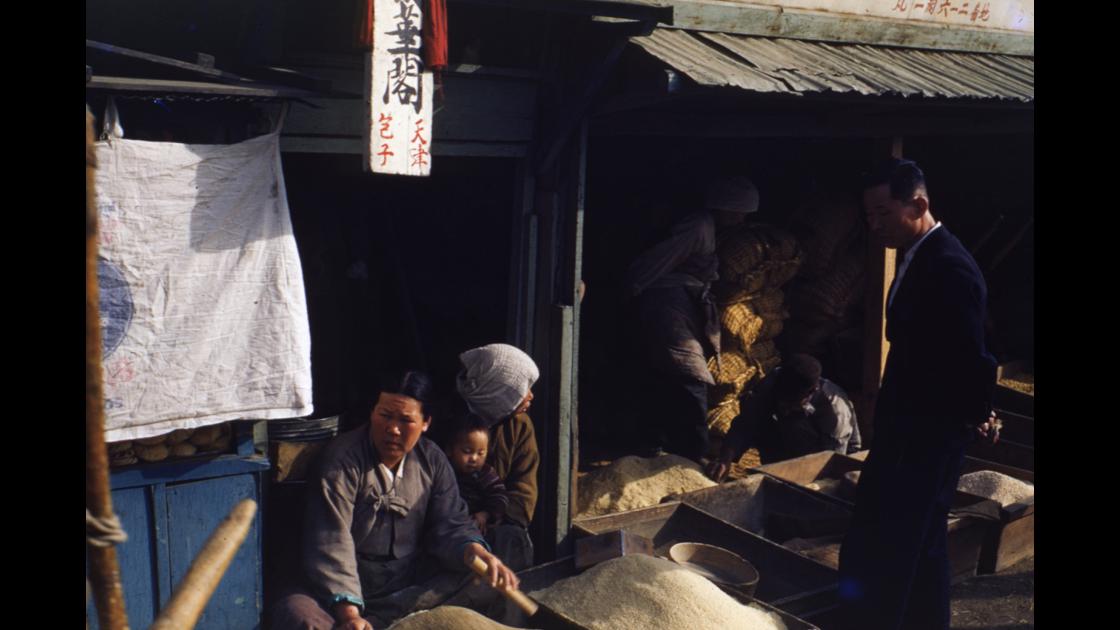 1953년 부산 동구 범일동 612번지 자성대공원 옆 쌀가게 썸네일