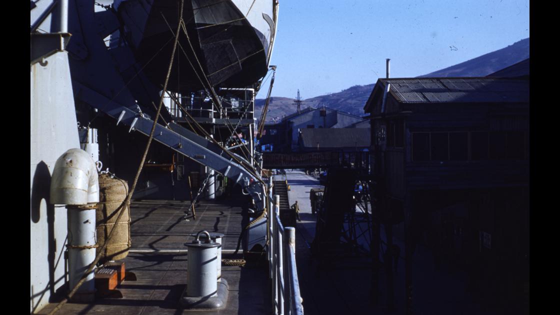 1953년 부산항 제1부두에 참전 미군들의 귀국을 위해 정박한 미군 수송선 썸네일
