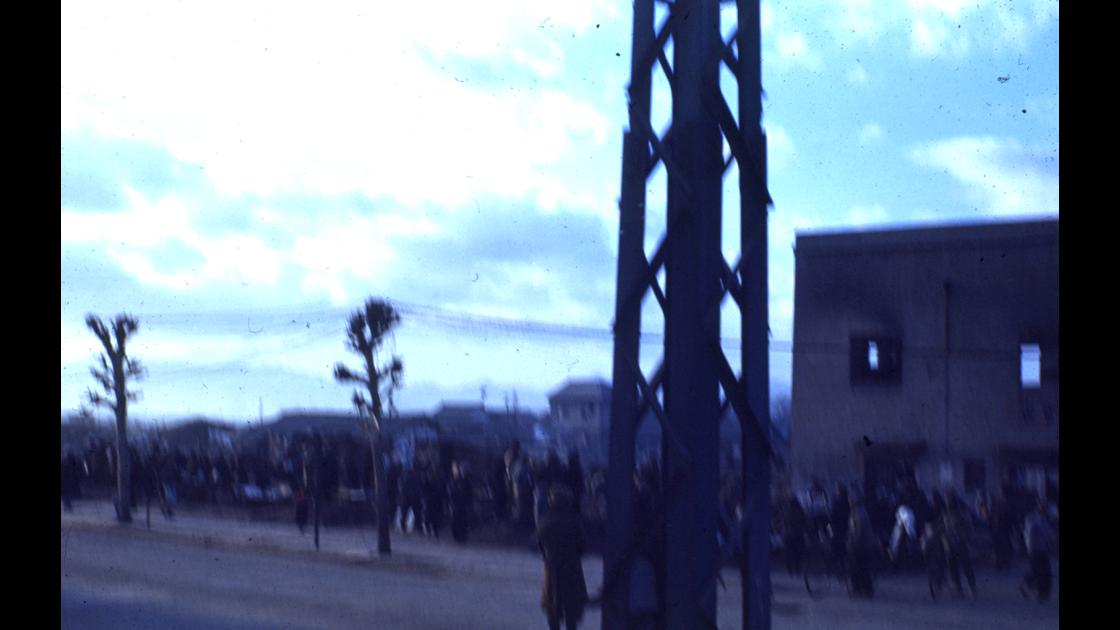 1951년 1월 대전거리의 사람들 썸네일