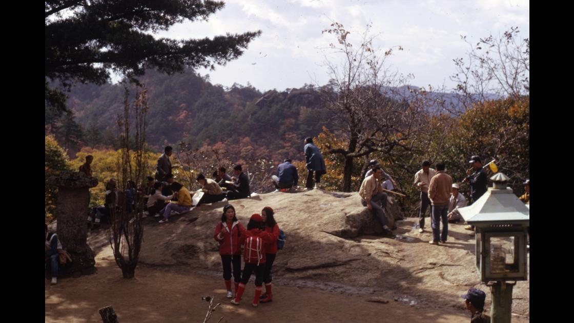 1973년 충북 괴산 조령산 등산객들 썸네일