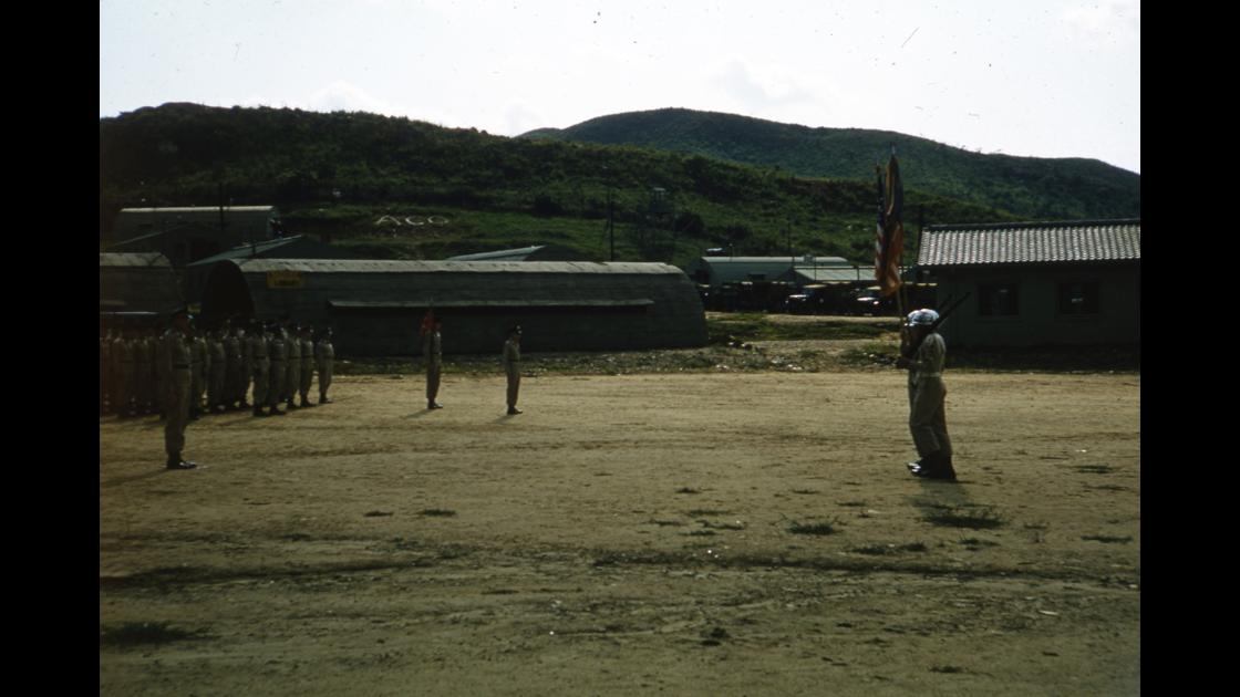 1960년 9월 주한 미8군 제1기갑사단 연대장 이취임식_기수 행진 썸네일