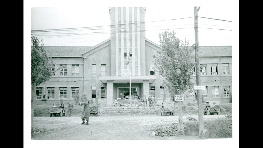 1951년 부산 남구 대연동 옛 부산공업학교 자리의 미 제5공군사령부 썸네일