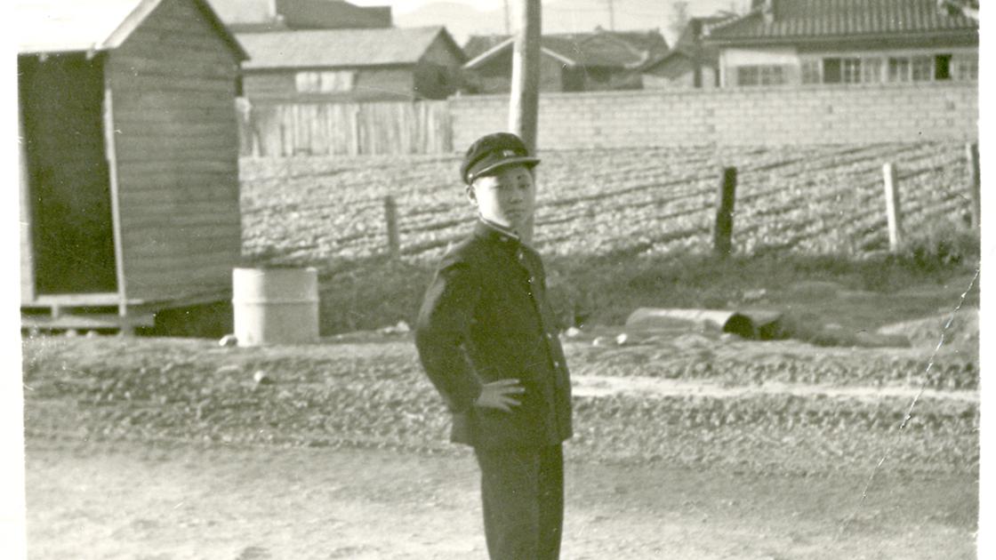 1953년 부산 부산진구 연지동 미군 하얄리아 캠프 주변 민가의 중학생 썸네일