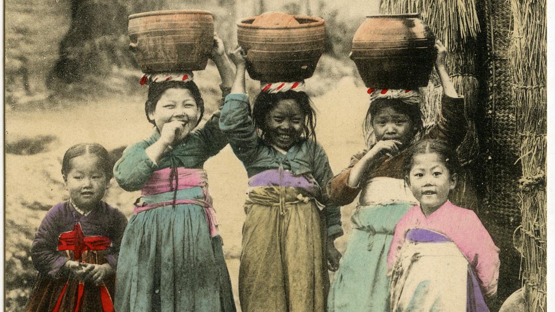 1910년대 일반 가정의 여자 아이들_채색엽서_조선풍속 썸네일