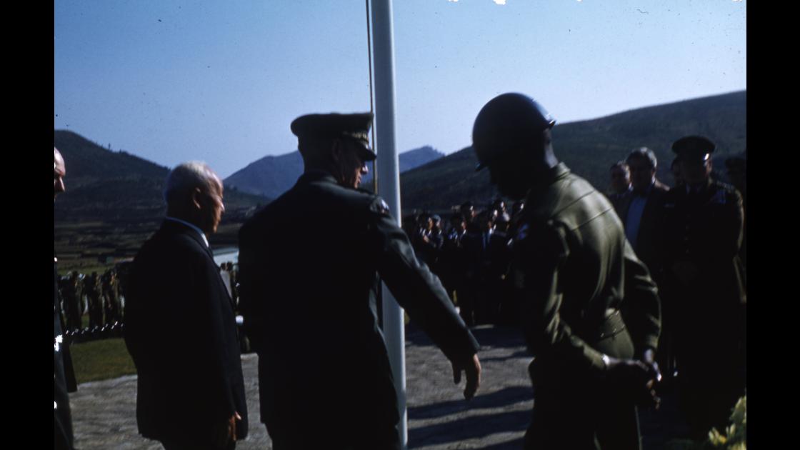 1954년 10월 24일 부산유엔묘지에서 유엔기념일 기념사를 마친 이승만 대통령_3 썸네일
